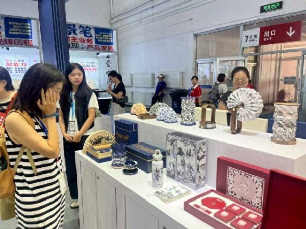 升融配资 从博物馆到千家万户 北京礼品展让非遗融入生活